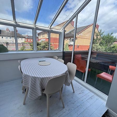 Central, Comfortable And Spacious 4 Bed Duplex Dublin Buitenkant foto